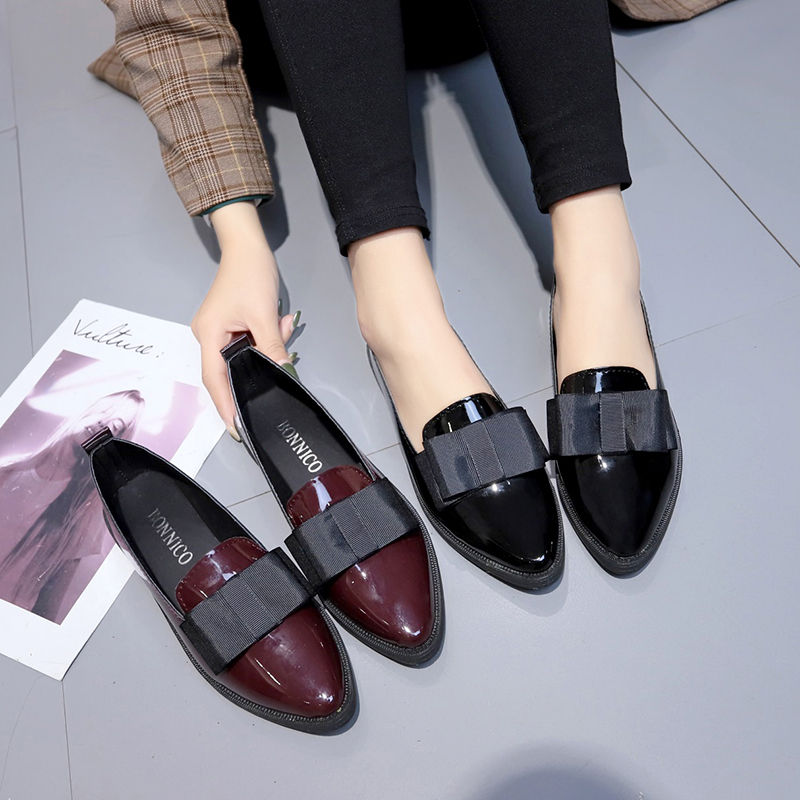 Womens Heels - أحذية مسطحة سوداء/حمراء داكنة من الجلد
