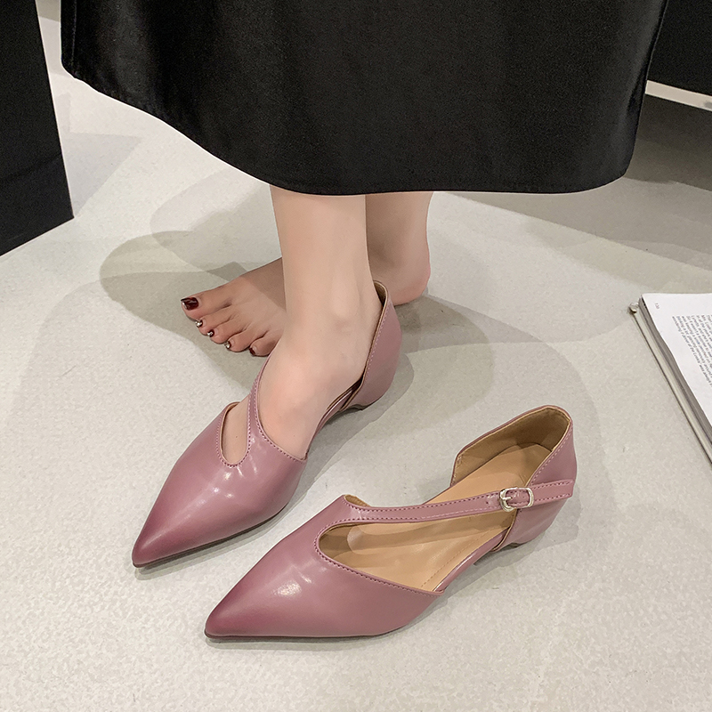 صنادل نسائية فرنسية مدببة الأط - مراجعة Pump Heel Block وسعره
